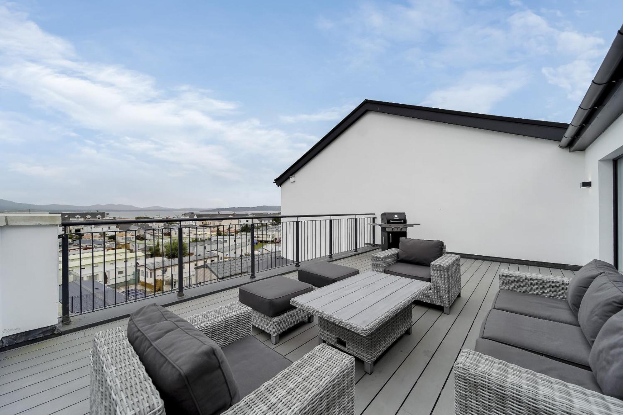 Bayview Luxury 3 Bedroom Apartment First Floor Downings Dış mekan fotoğraf