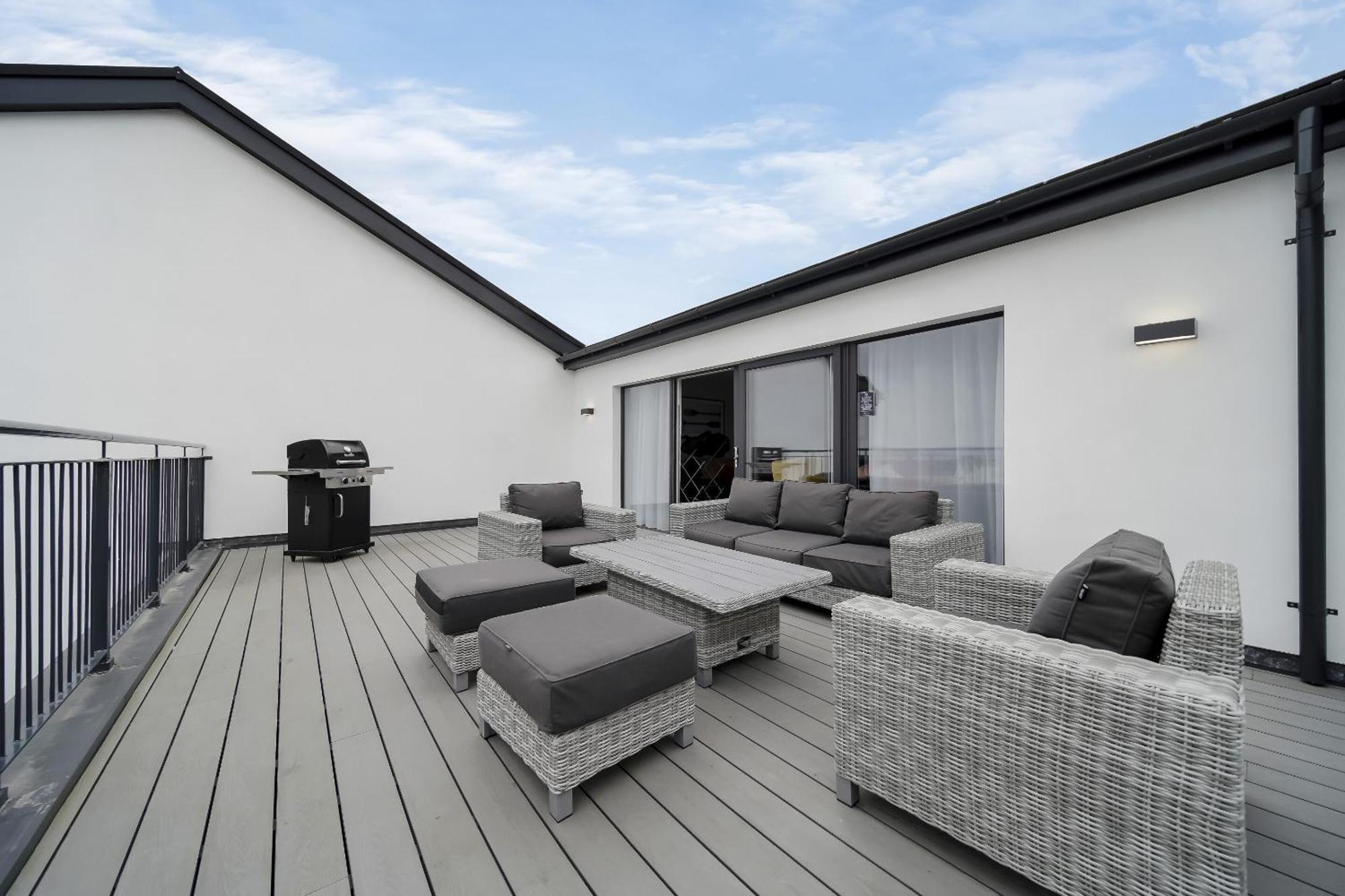 Bayview Luxury 3 Bedroom Apartment First Floor Downings Dış mekan fotoğraf